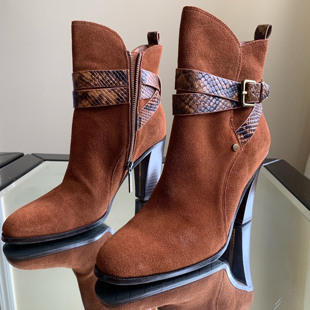 Donald J Pliner Oli Boots in Chestnut